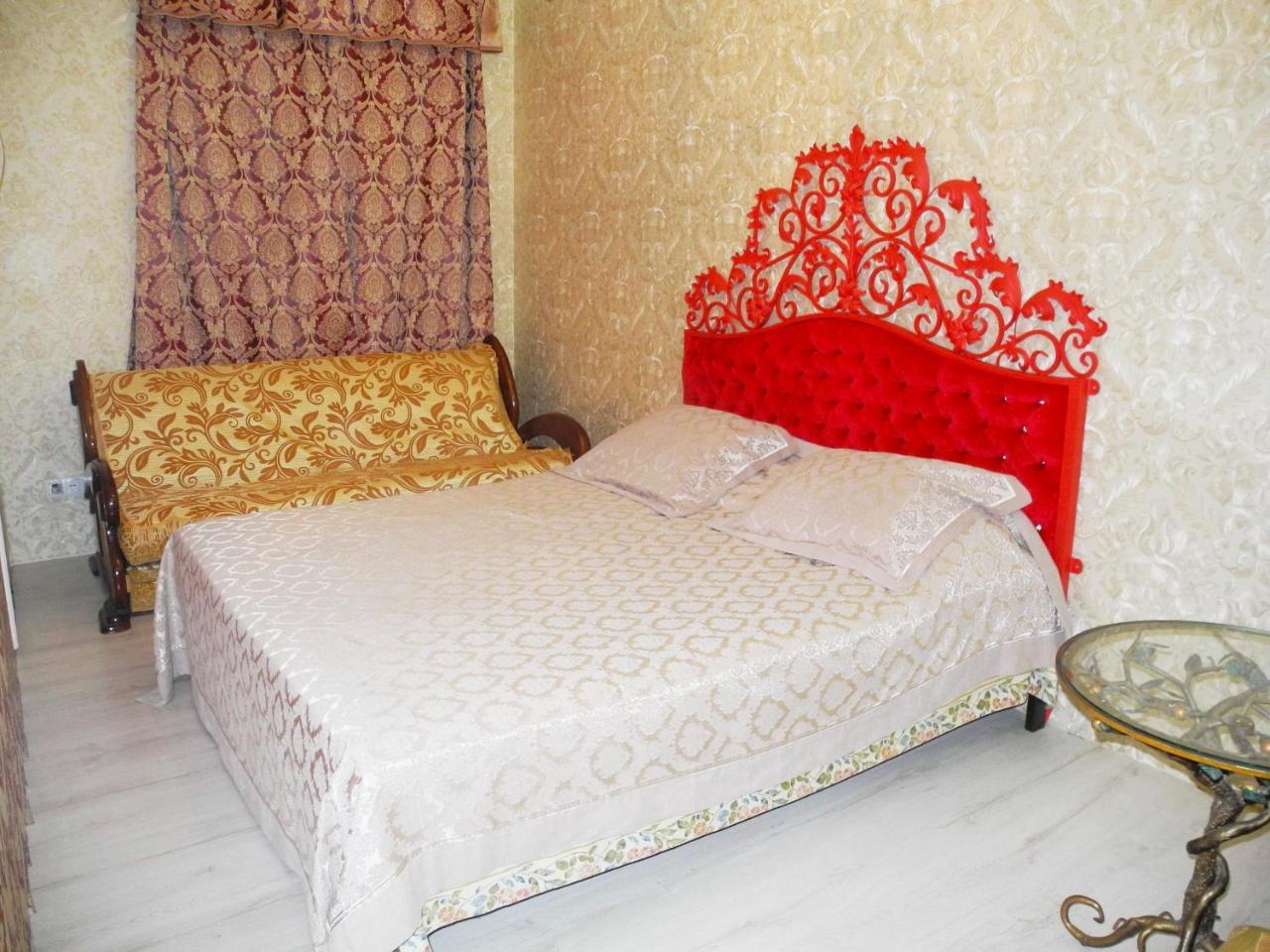 Goldstar Apartment Lviv Bagian luar foto